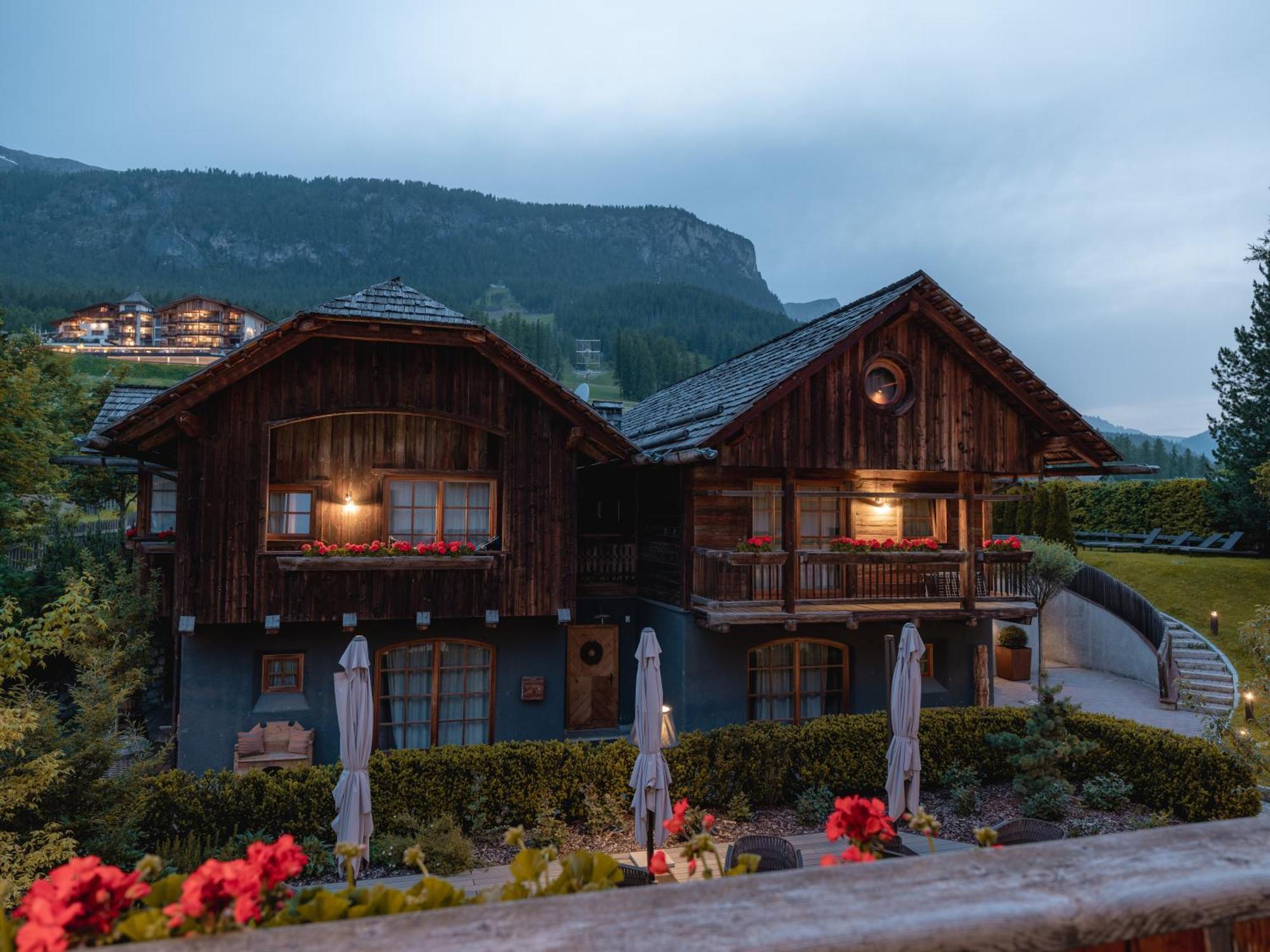 Sportony Mountain Lodges La Villa  Kültér fotó