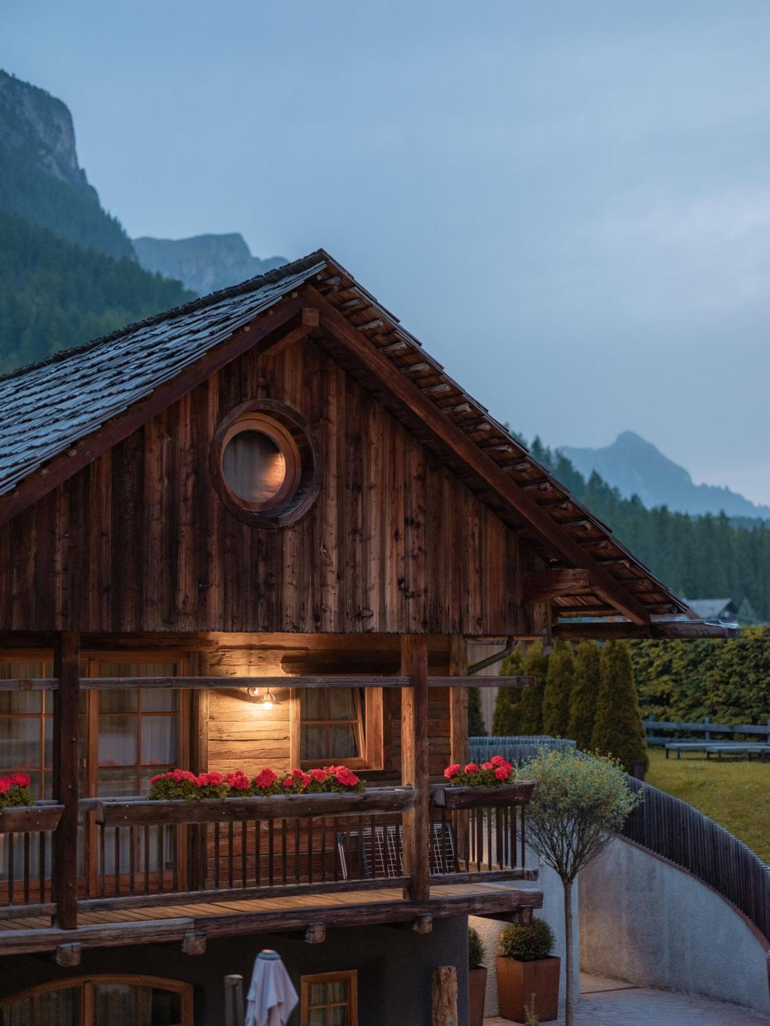 Sportony Mountain Lodges La Villa  Kültér fotó